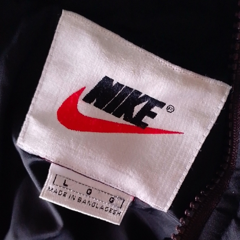 Vintage 90s Nike Men's Black and Brown Puffer Jacket - Picture 6 of 12